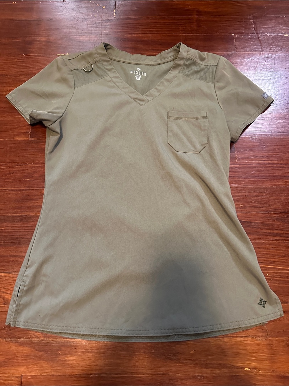 Med Couture V-Neck Scrub Top in Olive Green. Women’s XS